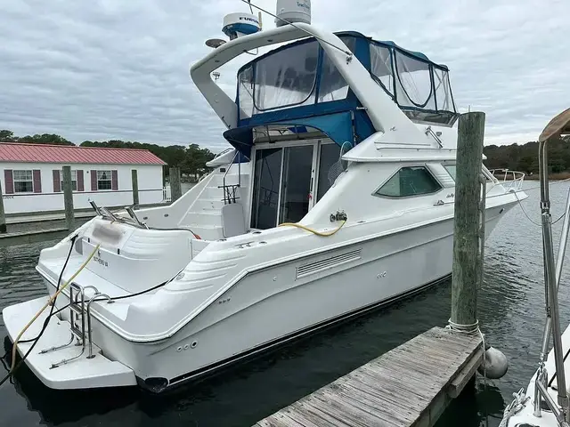 Sea Ray 440 Express Bridge