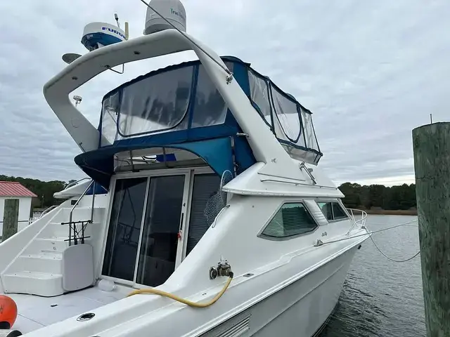 Sea Ray 440 Express Bridge