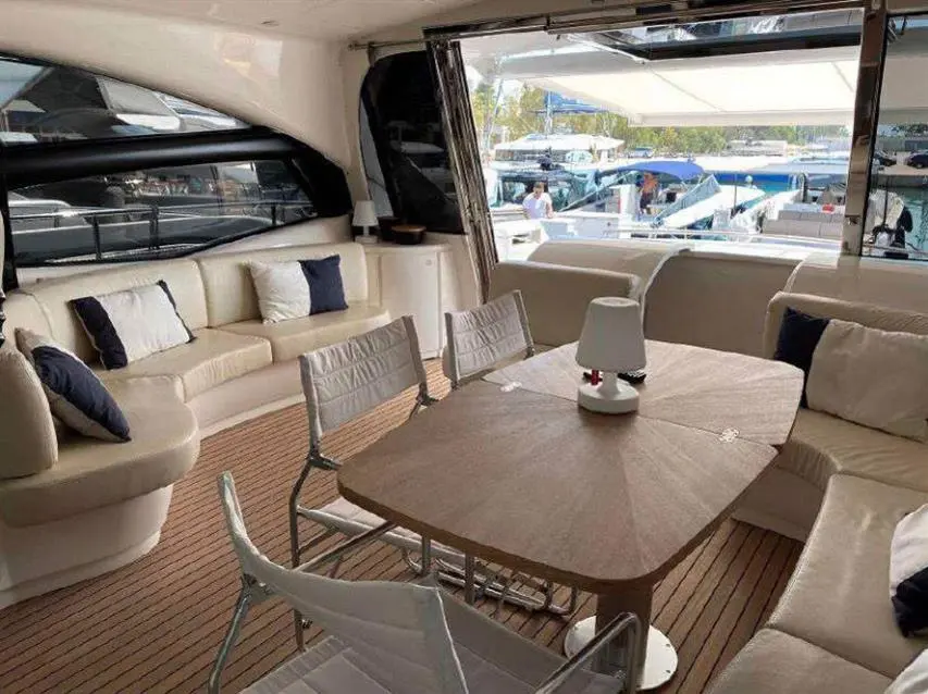 2007 Pershing 62