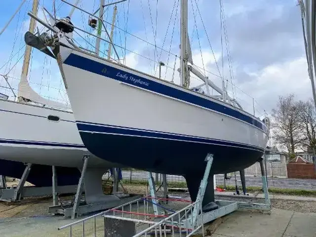 Hallberg Rassy 37