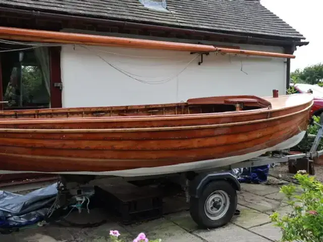 Custom Boats Edgar Cove sailing dinghy