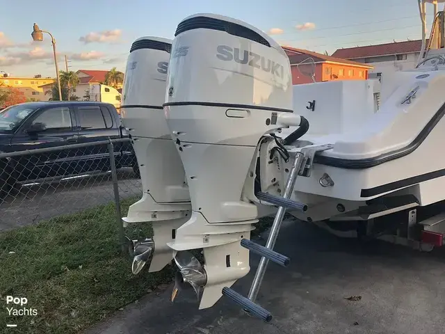 Mako 282 Center Console