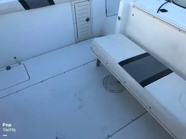 Mako 282 Center Console