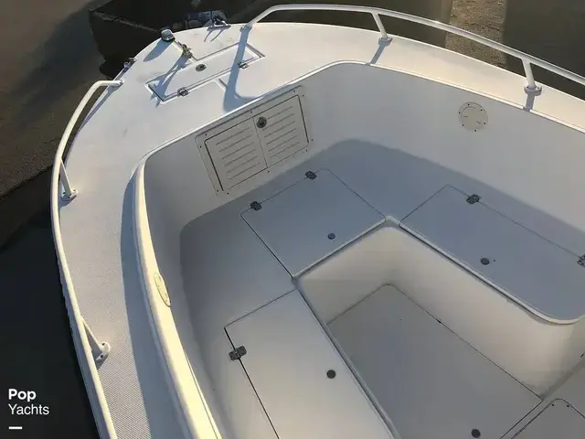 Mako 282 Center Console