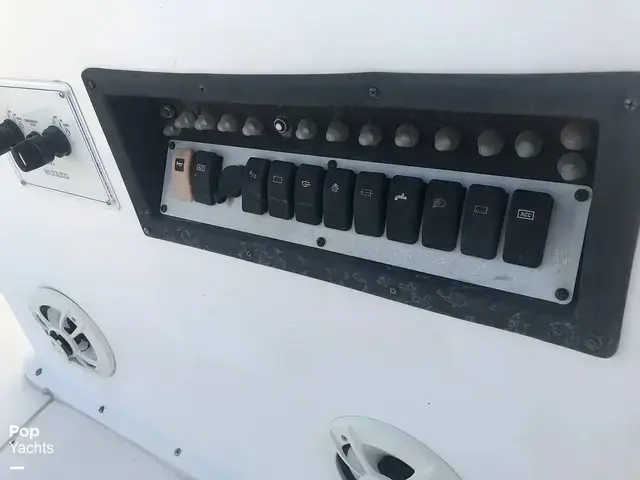 Mako 282 Center Console