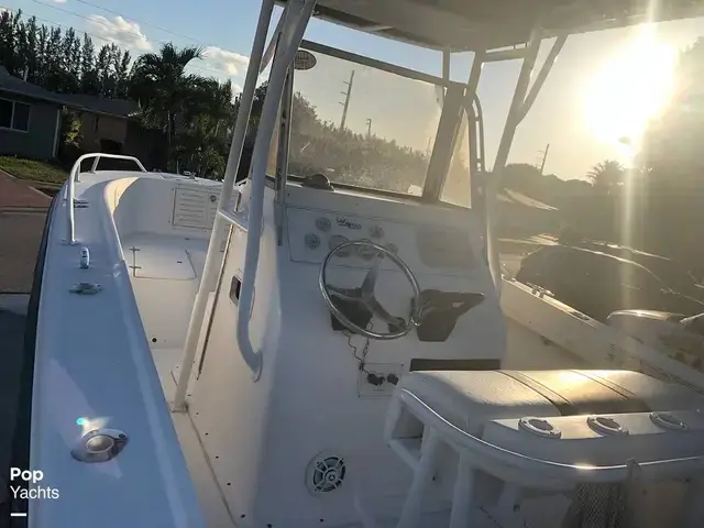 Mako 282 Center Console