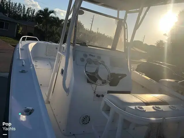 Mako 282 Center Console