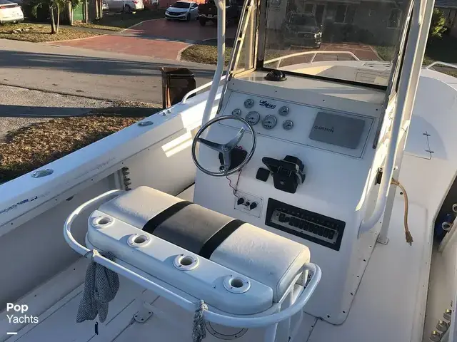 Mako 282 Center Console