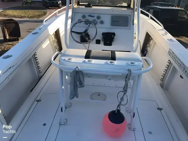 Mako 282 Center Console