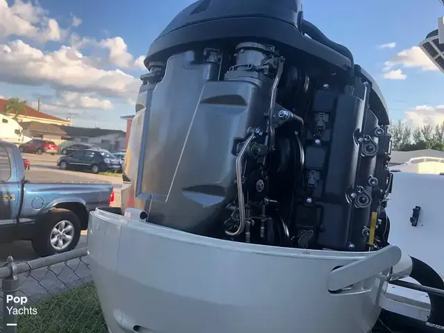 Mako 282 Center Console