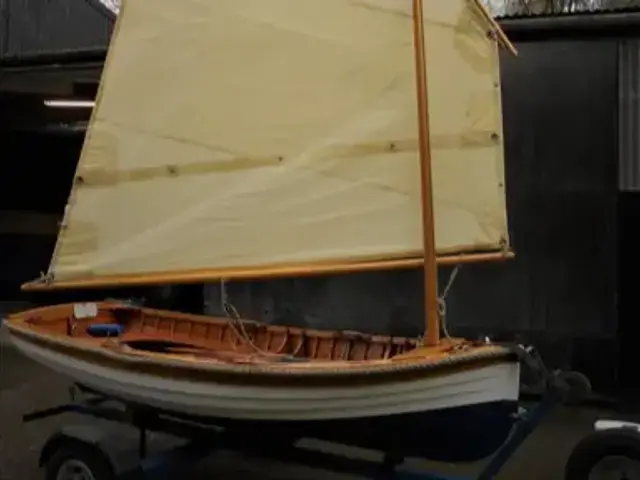 Custom Boats 10' Lugsail Clinker Dinghy