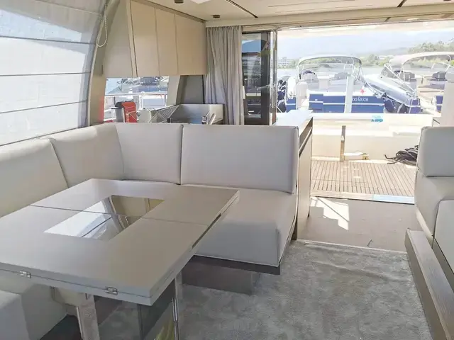 Ferretti Yachts 550