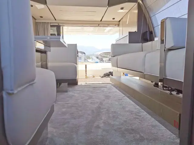 Ferretti Yachts 550