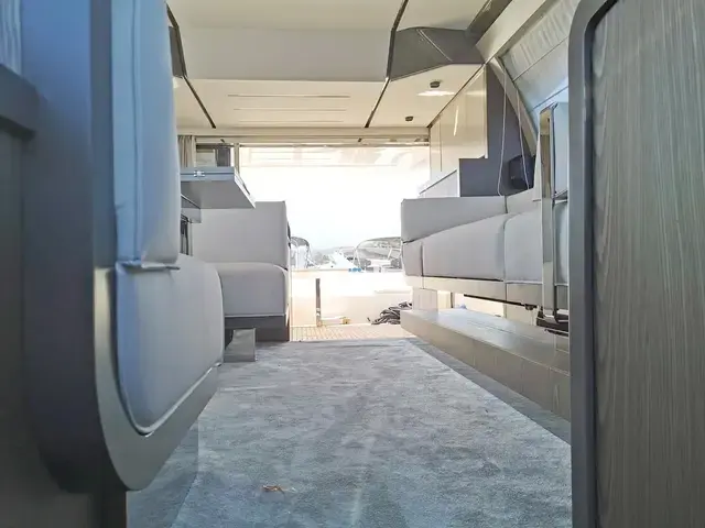 Ferretti Yachts 550