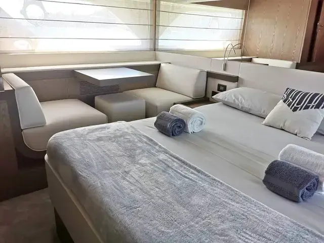 Ferretti Yachts 550