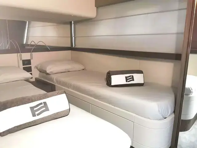 Ferretti Yachts 550