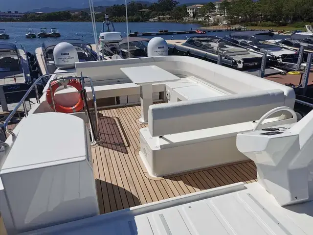 Ferretti Yachts 550