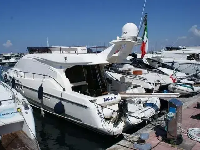 Ferretti Yachts 470