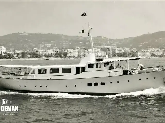 Parker Classic Motor Yacht