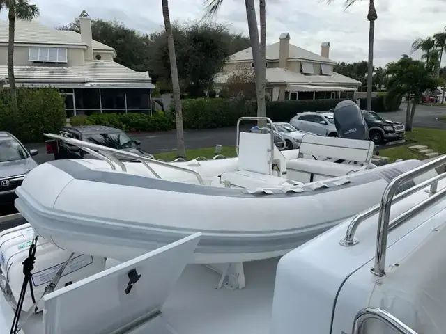 Hatteras Raised Pilothouse Motor Yacht