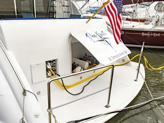 Hatteras Raised Pilothouse Motor Yacht