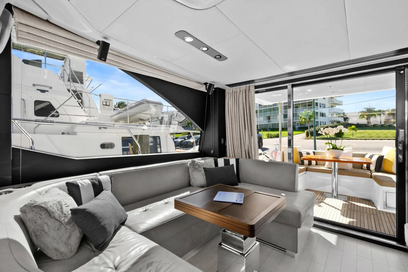 2019 Azimut flybridge