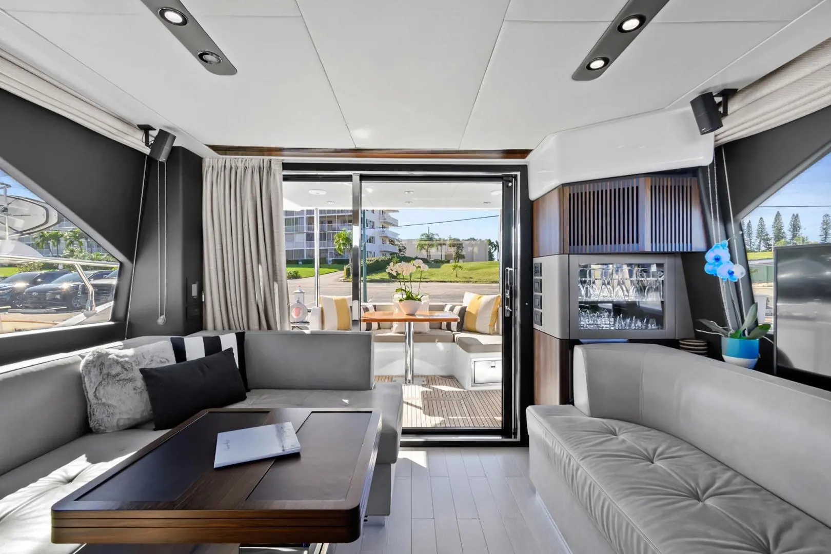 2019 Azimut flybridge