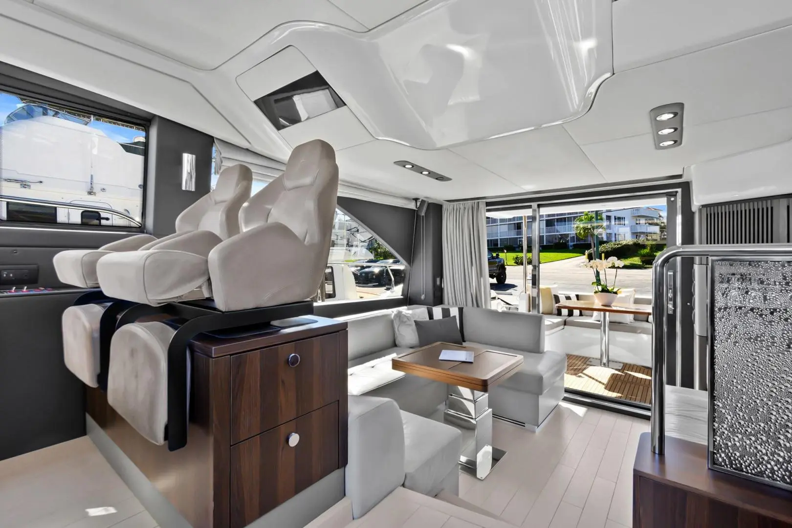 2019 Azimut flybridge