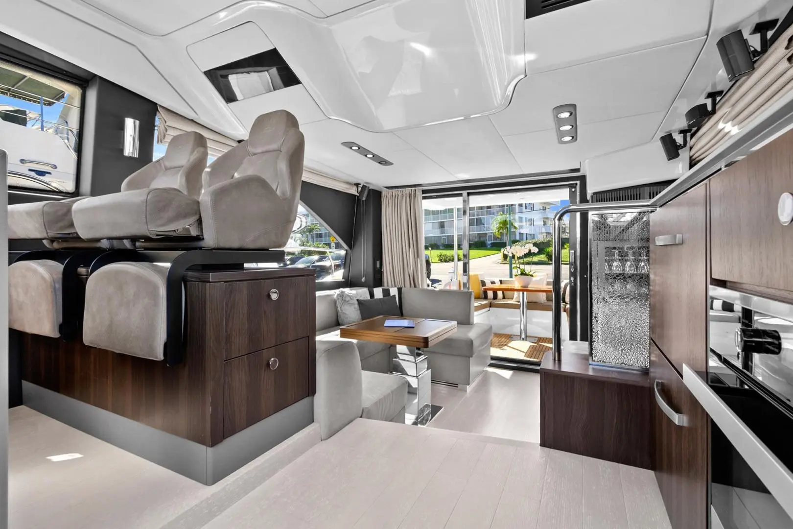 2019 Azimut flybridge