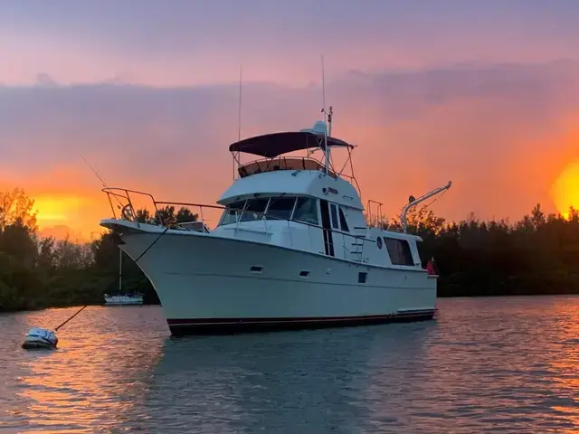 Hatteras 48 Long Range Cruiser