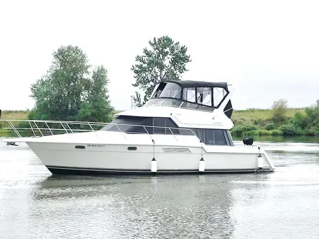 Carver 370 Voyager