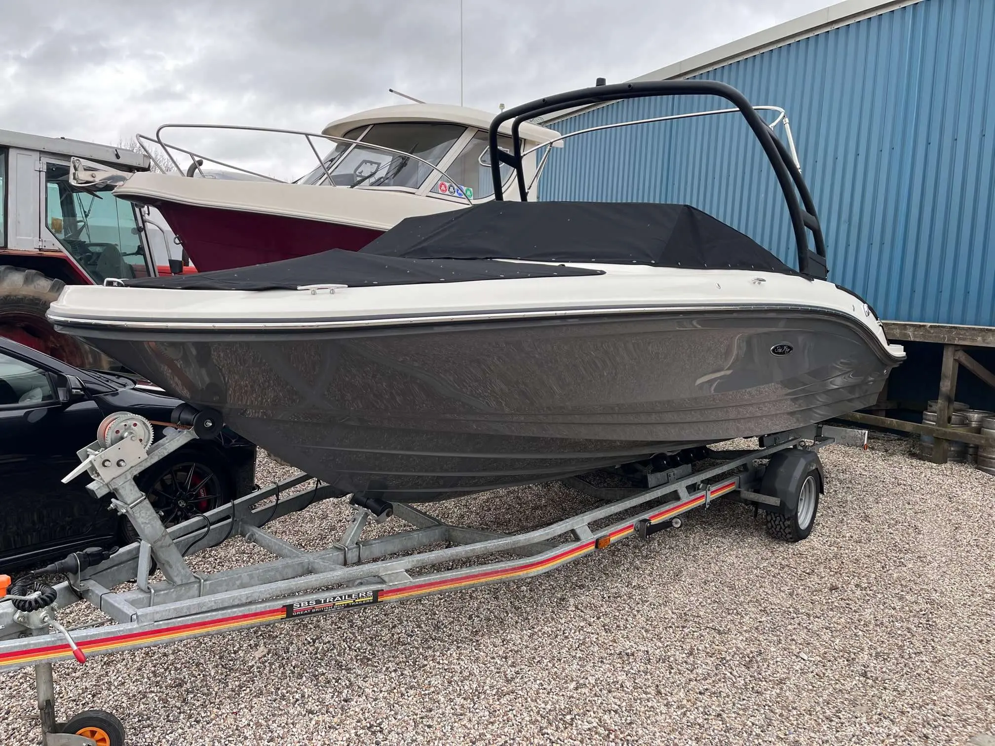 2023 Sea Ray 210 spxe