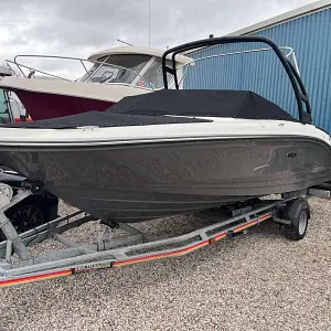 2023 Sea Ray 210 SPXE