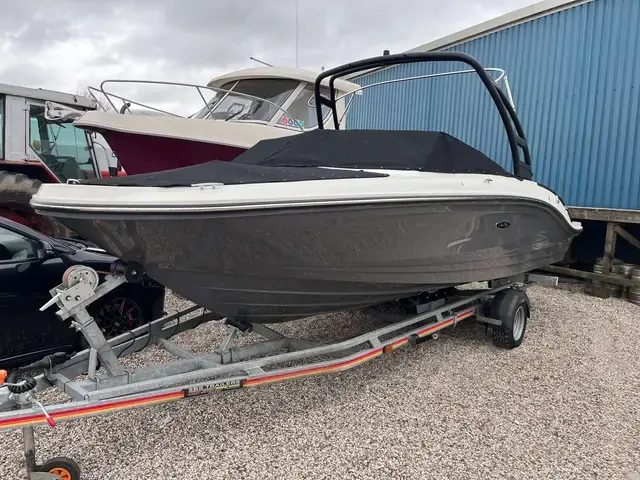 Sea Ray 210 Spx