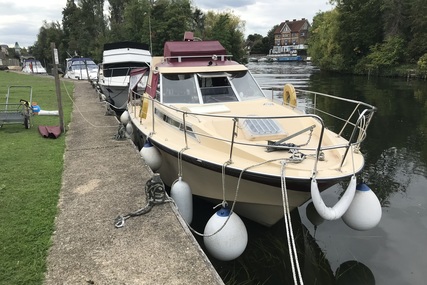 Jack Powles 33ft Cabin Cruiser with Mooring