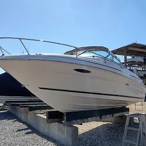 2000 Sea Ray 215 Express Cruiser