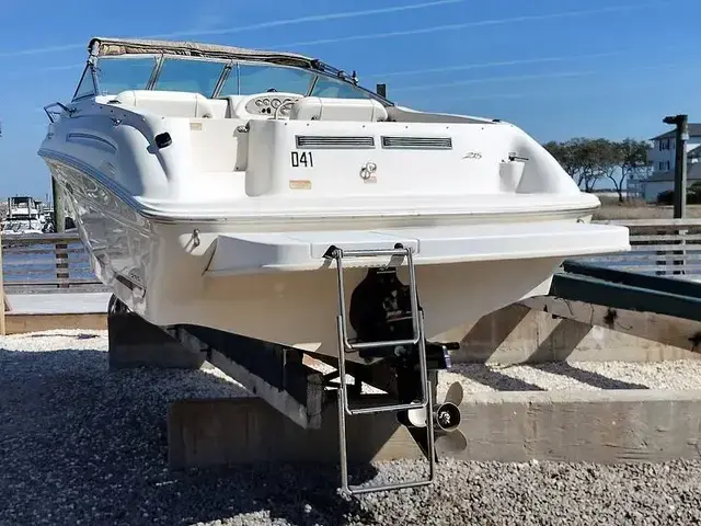 Sea Ray 215 Express Cruiser