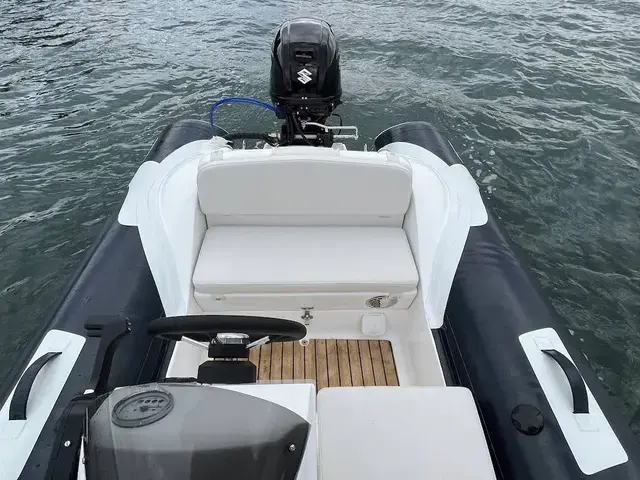 Salcombe 380 Lux