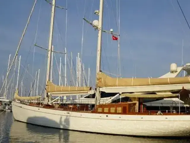 Custom Boats Ed Burnett Schooner 83