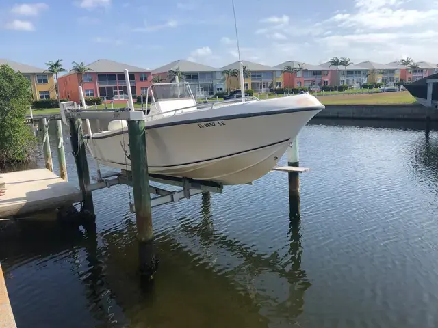 Mako 221 Center Console