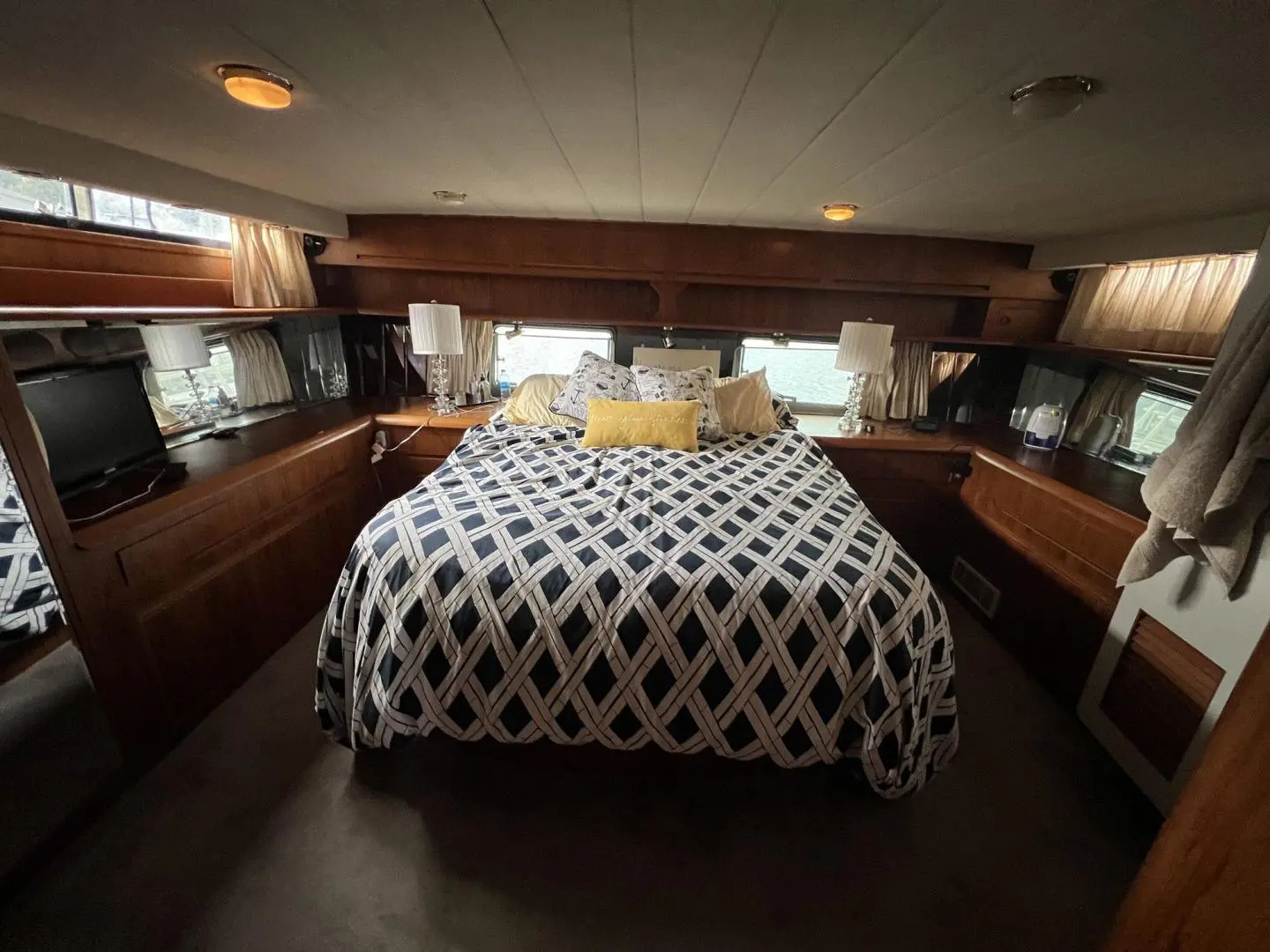 1988 President motor yacht