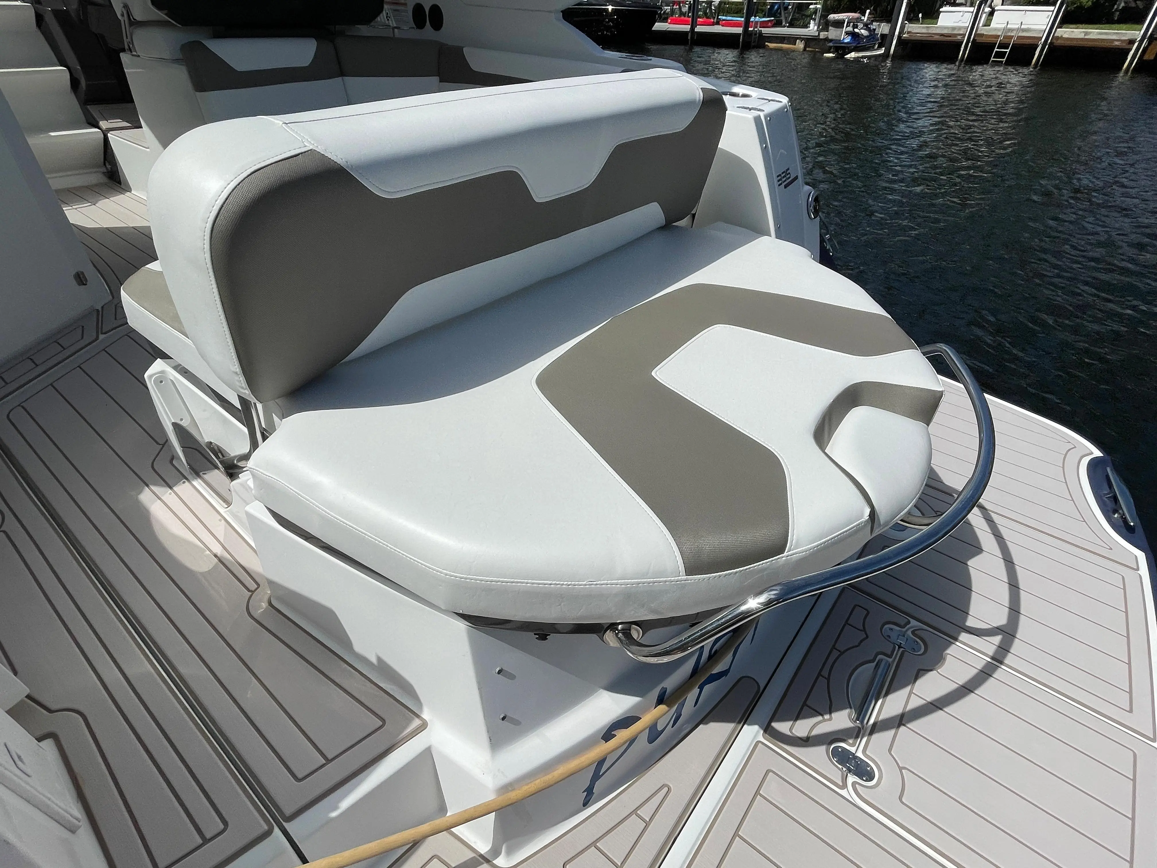 2016 Monterey 335 sport yacht