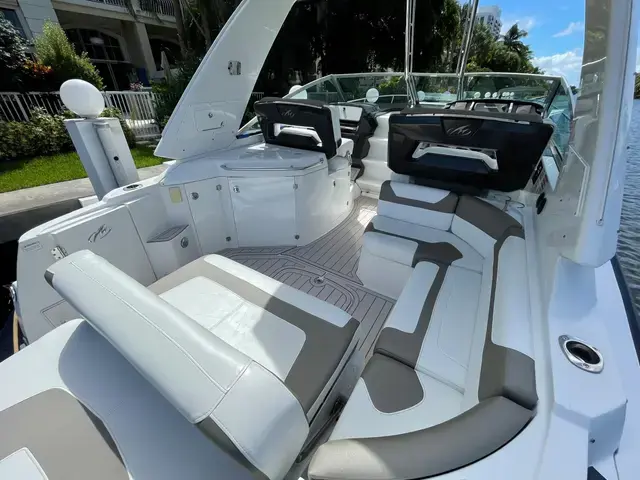 Monterey 335 Sport Yacht