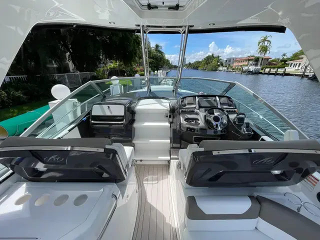 Monterey 335 Sport Yacht