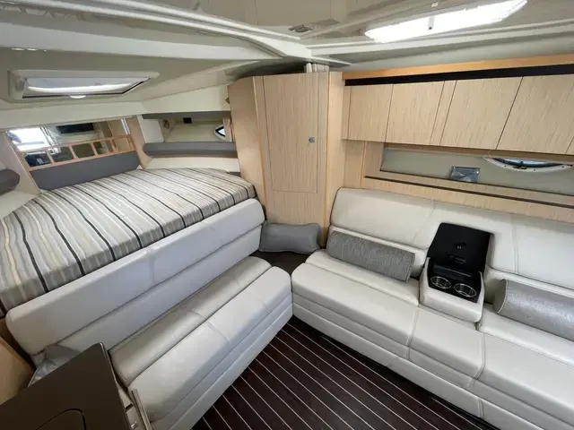 Monterey 335 Sport Yacht