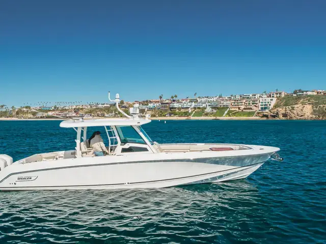 Boston Whaler 380 Outrage