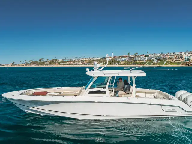 Boston Whaler 380 Outrage