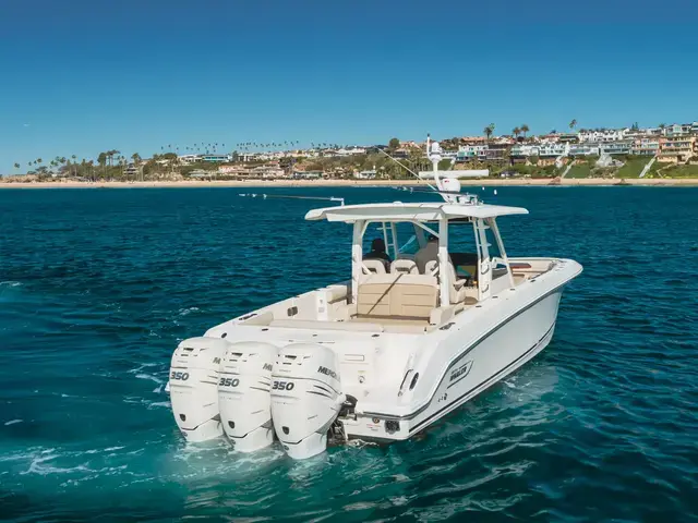 Boston Whaler 380 Outrage