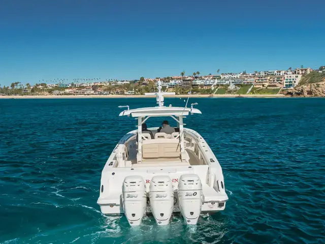 Boston Whaler 380 Outrage