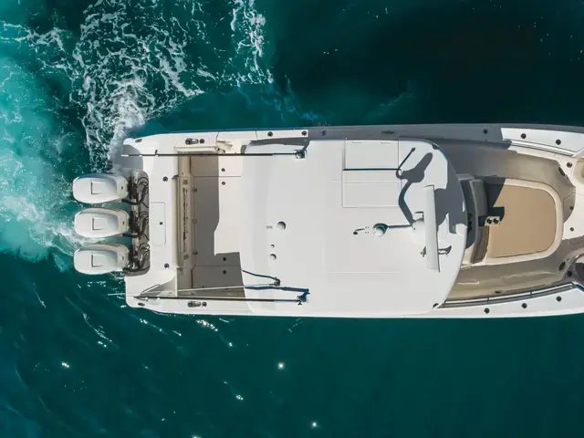 Boston Whaler 380 Outrage